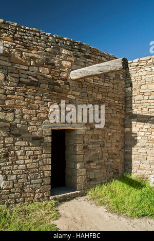 Entrée latérale, une grande kiva (reconstruit), Aztec Ruins National Monument, Aztec, Nouveau Mexique, USA Banque D'Images