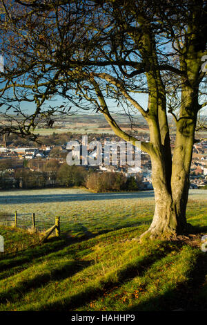 Un hiver glacial matin regardant vers le bas sur la ville de Lockerbie de Mounthoolie, Dumfries et Galloway, Écosse, Royaume-Uni Banque D'Images