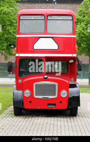Big Red double decker bus sur la rue Banque D'Images