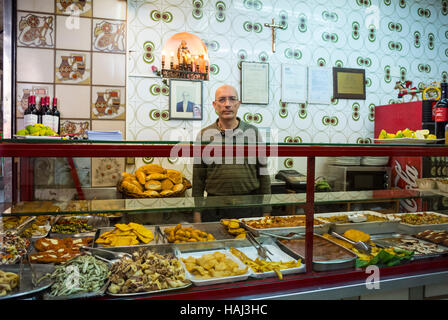 Mercato della Vucciria homme sicilien Palerme Sicile Italie Banque D'Images