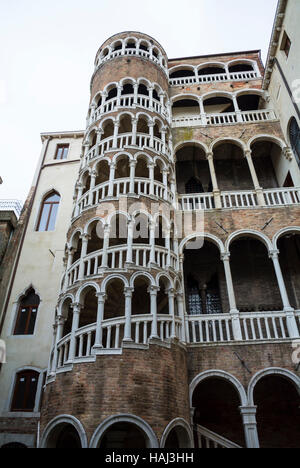 Venise, Italie, escalier gracieux du Palazzo Contarini, éditorial seulement Banque D'Images