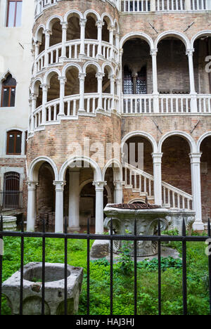 Venise, Italie, escalier gracieux du Palazzo Contarini, éditorial seulement Banque D'Images