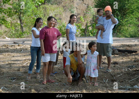 Groupe de femmes, Jungle, Lawigan, San Joaquin, Iloilo, Philippines. Banque D'Images