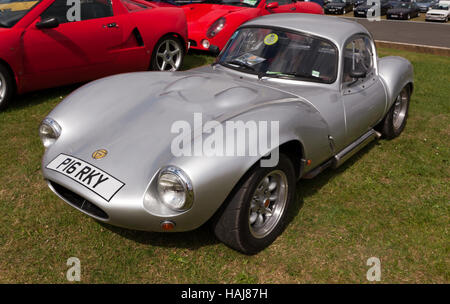 Trois-quart vue avant d'une Ginetta G4 sur l'affichage dans la zone Club propriétaires Ginetta du 2016 Silverstone Classic Banque D'Images