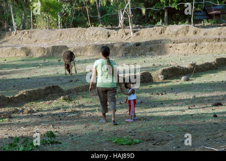 Mère et fille, Jungle, Lawigan, San Joaquin, Iloilo, Philippines. Banque D'Images