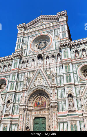 Façade ouest de la cathédrale Sainte Marie des fleurs de Florence, Italie Banque D'Images