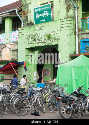 La porte du marché municipal à Sittwe, capitale de l'État de Rakhine au Myanmar. Banque D'Images