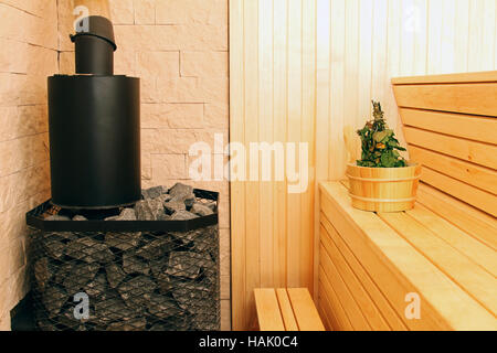 Sauna intérieur avec accessoires Banque D'Images