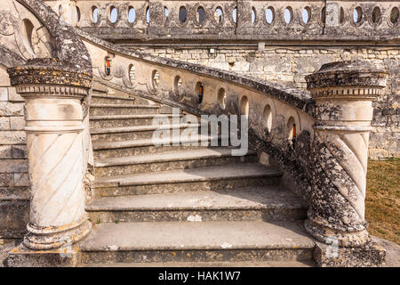 Un escalier en pierre menant au château de Valençay, dans la vallée de la Loire, France. Banque D'Images