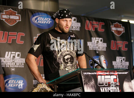 UFC fighter Ben Rothwell lors d'une conférence de presse à Los Angeles, Californie le 22 octobre 2009. Photo par Francis Specker Banque D'Images