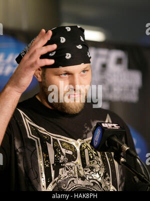 UFC fighter Ben Rothwell lors d'une conférence de presse à Los Angeles, Californie le 22 octobre 2009. Photo par Francis Specker Banque D'Images