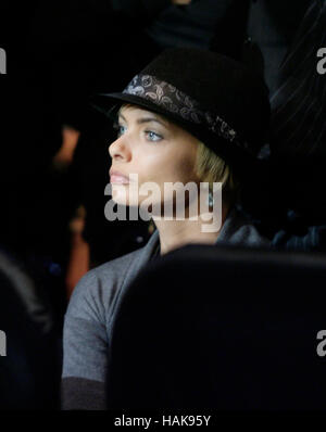 Jaime Pressly lors de l'UFC 104 au Staples Center de Los Angeles, Californie, le 24 octobre 2009. Photo par Francis Specker Banque D'Images