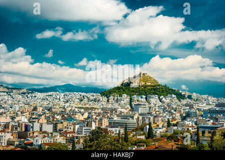 Paysage urbain d'Athènes et la colline de Lycabettus Banque D'Images