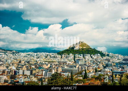 Paysage urbain d'Athènes et la colline de Lycabettus Banque D'Images