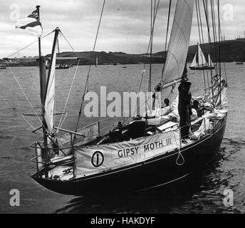 AJAXNETPHOTO. 11ème juin, 1960. PLYMOUTH, en Angleterre. OSTAR 1960 - - course en solitaire - SPONGIEUSE III SKIPPÉ PAR FRANCIS CHICHESTER (Royaume-Uni) - GAGNANT PHOTO :©WESTERN MORNING NEWS/AJAX REF:ESPÈCE   1960 01 III Banque D'Images