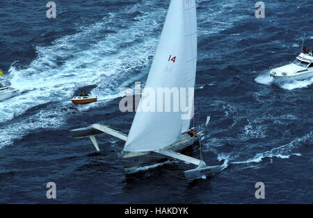 AJAXNETPHOTO. Juin 7th, 1980. PLYMOUTH, en Angleterre. - 1980 OSTAR - course en solitaire - PAUL RICARD SKIPPÉ PAR MARC PAJOT (FRA). PHOTO:JONATHAN EASTLAND/AJAX REF:21103 3 90 Banque D'Images