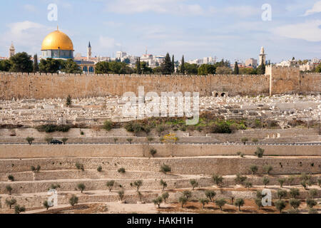 Vue sur Jérusalem avec le Dôme du rocher du Mont des Oliviers. Banque D'Images
