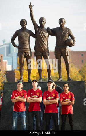 Le stade de Manchester United Old Trafford stadium copyspace signe extérieur statue art sculptedartist extérieur concepteur créatif créé projet sculpture Banque D'Images