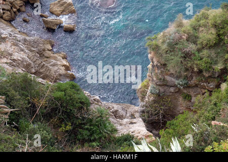 La mer Adriatique bleu pictural à Dubrovnik, Croatie sur Décembre 01, 2015. Banque D'Images