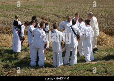 La récolte commence traditionnellement l'assemblage de villageois, chants et danses, Davor, Slavonie, Croatie Banque D'Images
