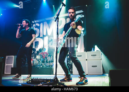 Venaria, Italie. 16 mai, 2016. Simple Plan live au Teatro della Concordia à Venaria, près de Turin, pour leur "Prendre l'un pour l'équipe d'' 2016. © Alessandro Bosio/Pacific Press/Alamy Live News Banque D'Images