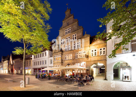 Rattenkrug, le plus ancien hôtel de Hamelin, soir, Bäckerstraße, Hameln, Basse-Saxe, Allemagne Banque D'Images