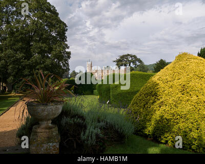 Les beaux jardins au Château de Sudeley près de Winchcombe dans la région des Cotswolds. Banque D'Images