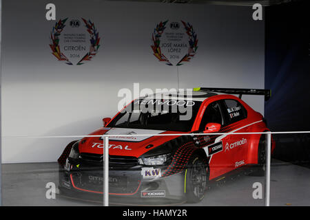 Vienne, Autriche. 2e décembre 2016. La Citroën C-Elysée WTCC, la voiture du 2016 FIA World Touring Car Championship vainqueur Jose Maria Lopez, est photographié à la Heldenplatz à Vienne. Le Champion du Monde de Formule 1 2016 Nico Rosberg a eu une brève apparition à Vienne en face de ses fans à Vienne, Heldenplatz, avant la conférence de presse, où il a annoncé sa retraite de la Formule Un. Crédit : Michael Debets/Alamy Live News Banque D'Images