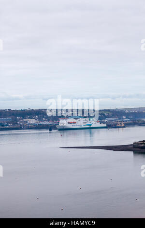 Pembroke, au Pays de Galles, Royaume-Uni. 2 Décembre, 2016. L'Irish ferry, Isle of Inishmore, a fait état d'une femme à la mer ce matin. Un corps a été trouvé près de l'Ouest sur le Lawrenny Cleddau. Credit : Derek Phillips/Alamy Live News Banque D'Images