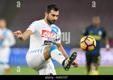 Naples, Italie. 09Th Dec 2016. Raul Albiol a de Naples en action au cours de la Serie A TIM match entre SSC Napoli et l'Internazionale FC au Stadio San Paolo le 02 décembre 2016 à Naples, en Italie. Crédit : marco iorio/Alamy Live News Banque D'Images