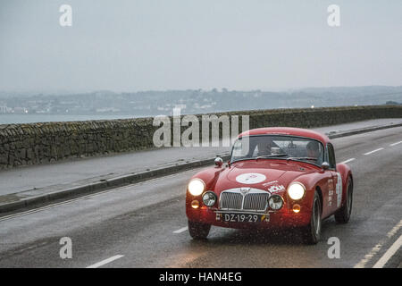 Lands End/Marazion, Cornwall, UK. 19Th Mar, 2016. Le héros events Lands End à John O Groats et fiabilité voiture classique tour commence à Cornwall à l'aube. L'événement est ouvert aux voitures construites avant 1986 et couvre plus de 1500 milles en 3 jours. On voit ici les voitures sur le front de mer de Marazion. Crédit : Simon Maycock/Alamy Live News Banque D'Images