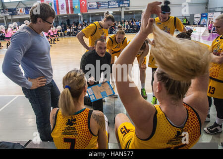 Gdynia, Pologne. 19Th Mar, 2016. Astana Togers Strebkov Vitaliy entraîneur-chef de l'Europe de l'Est au cours d'une ligue de basket-ball des femmes (EEWBL) Groupe B match entre les tigres d'Astana (Kazakhstan) et panier Gdynia (Pologne) équipes. Credit : Michal Fludra/Alamy Live News Banque D'Images