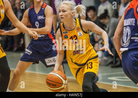 Gdynia, Pologne. 19Th Mar, 2016. Karnova Yekaterina # 13 de l'Astana Tigers en action lors d'une ligue de basket-ball des femmes d'Europe orientale (EEWBL) Groupe B match entre les tigres d'Astana (Kazakhstan) et panier Gdynia (Pologne) équipes. Credit : Michal Fludra/Alamy Live News Banque D'Images