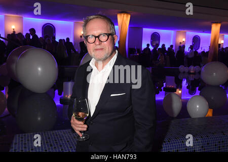 Munich, Allemagne. 09Th Dec 2016. Harald Krassnitzer acteur lors d'un repas pour célébrer l'avènement de Noël organisé par la chaîne allemande ARD à Munich, Allemagne, 02 décembre 2016. Photo : Felix Hörhager/dpa/Alamy Live News Banque D'Images