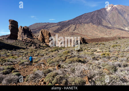 Promenades touristique près de la roques de garcia vers le volcan du Teide dans l'intérieur du Parc National Banque D'Images