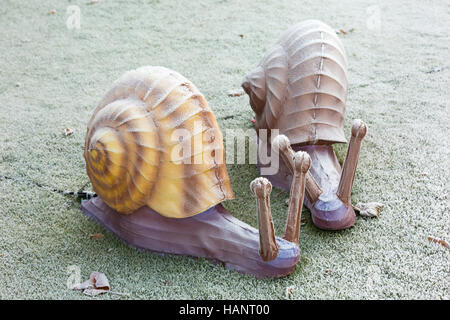 Festival de Noël de lumière à Longleat Safari Park pour célébrer le 50e anniversaire du avec le thème de Beatrix Potter. escargots sur l'herbe gelée Banque D'Images