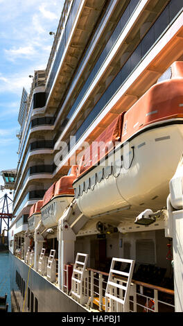 Canots de liner Cunard Queen Victoria Banque D'Images