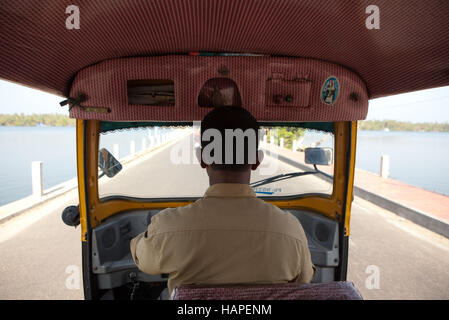 À l'intérieur de auto rickshaw taxi en Cherai Beach, Inde Banque D'Images