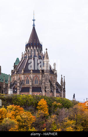 La Bibliothèque du Parlement situé à l'arrière de l'Édifice du Centre du Parlement bâtiments situés à Ottawa, Ontario, Canada. Les travaux ont commencé sur le Banque D'Images