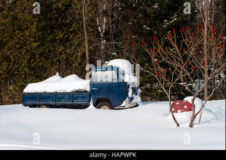 Camion VW dans la neige Banque D'Images