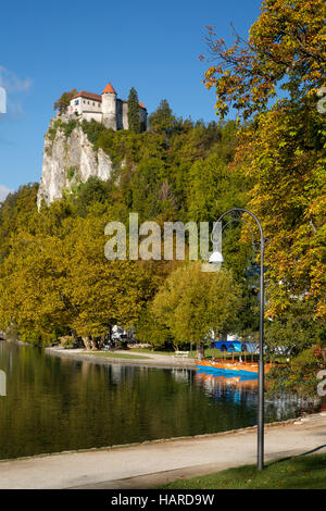 Le Château de Bled au-dessus du lac de Bled, Bled, Slovénie, Haute-Carniole Banque D'Images