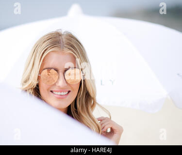 Sydney, Australie. 06Th Dec, 2016. Ancienne Miss Monde Australie Erin Holland photographié le coup d'été à Bondi Beach à Sydney. Credit : Hugh Peterswald/Pacific Press/Alamy Live News Banque D'Images