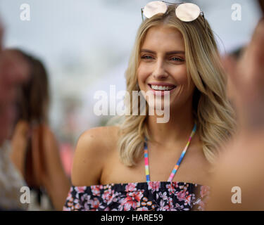 Sydney, Australie. 06Th Dec, 2016. Ancienne Miss Monde Australie Erin Holland photographié le coup d'été à Bondi Beach Surf Life Saving Club à Sydney. Credit : Hugh Peterswald/Pacific Press/Alamy Live News Banque D'Images