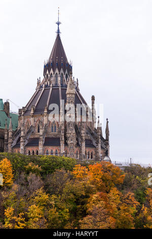 La Bibliothèque du Parlement situé à l'arrière de l'Édifice du Centre du Parlement bâtiments situés à Ottawa, Ontario, Canada. Les travaux ont commencé sur le Banque D'Images