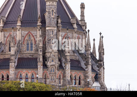 La Bibliothèque du Parlement situé à l'arrière de l'Édifice du Centre du Parlement bâtiments situés à Ottawa, Ontario, Canada. Les travaux ont commencé sur le Banque D'Images