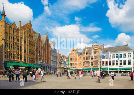 BRUGES, BELGIQUE - le 13 juin 2014 : La Grand-Place. Banque D'Images