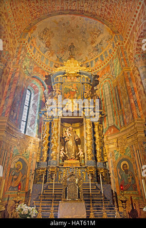 AVILA, ESPAGNE, avril - 19, 2016 : Le côté baroque de l'autel de Saint Anthny Pauda en église Basilica de San Vicente et chapelle dans le style 'arenisca sangrant Banque D'Images