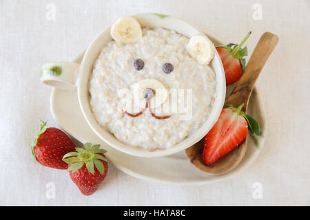 Petit déjeuner porridge ours , pour les enfants de l'art de l'alimentation Banque D'Images