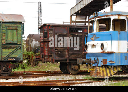 Vieux wagons de chemin de fer, le rail-moteur Banque D'Images