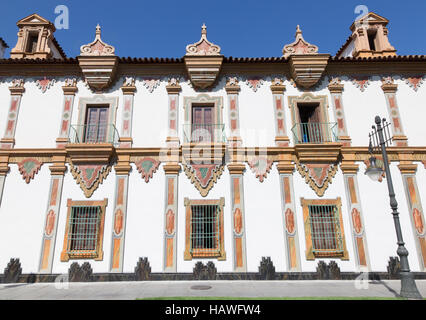 Cordoue, Espagne - 27 MAI 2015 : La façade baroque de Convento de la Merced monastère (1716 - 1745). Banque D'Images